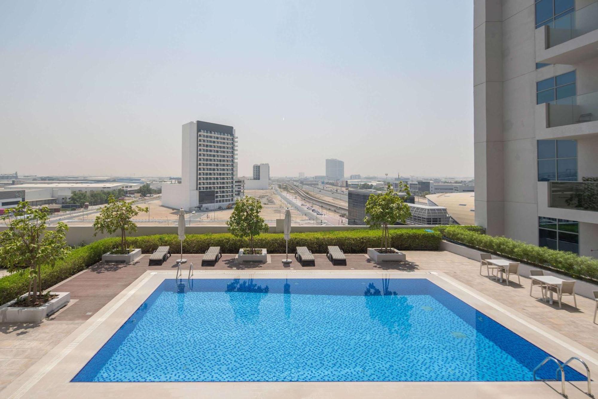 Frank Porter - Azizi Aura Dubai Exterior foto
